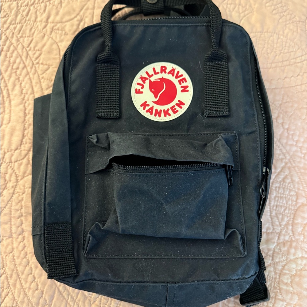 Kånken Classic Black Backpack - Picture 3 of 4